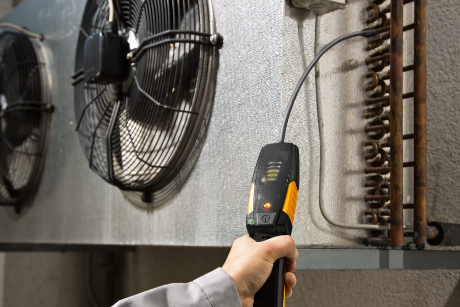 Detecting leaks in refrigeration systems