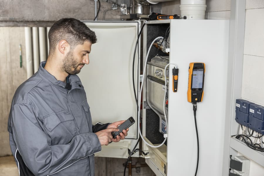 Análisis de combustión en instalaciones de calefacción con el analizador testo 300 Longlife NEXT LEVEL