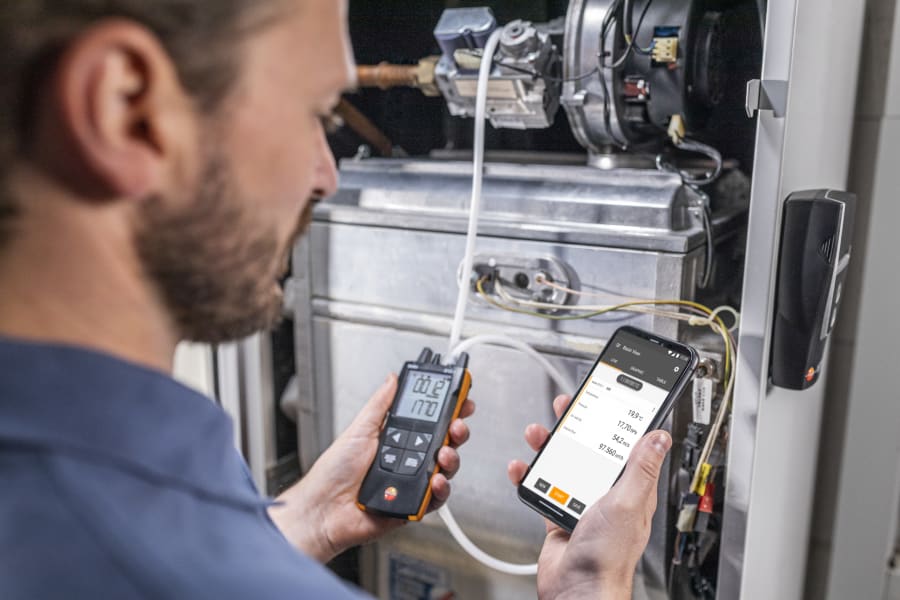 Medición de la presión diferencial en sistemas de calefacción con el testo 512-1