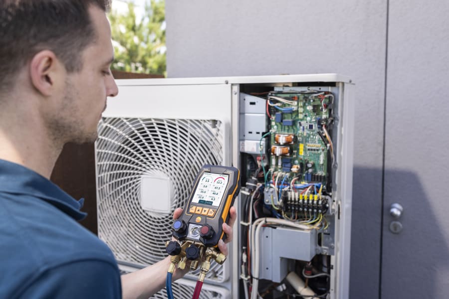 Mantenimiento de bombas de calor con el analizador de refrigeración digital testo 570s
