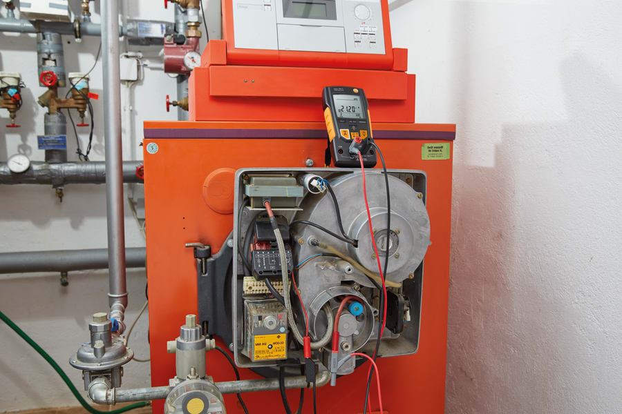 Electrical testing of heating systems with the testo 760-3 multimeter
