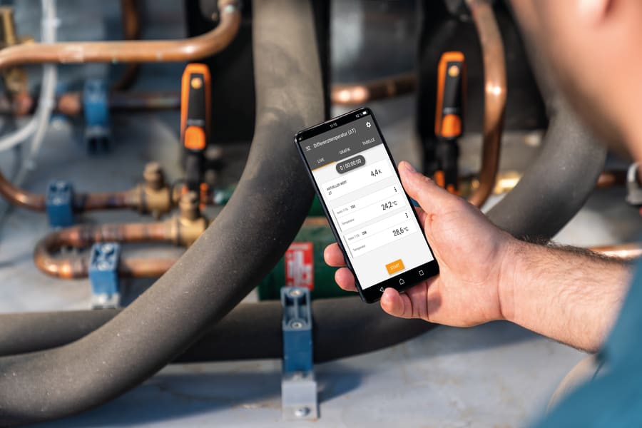 Measuring temperature in refrigeration systems