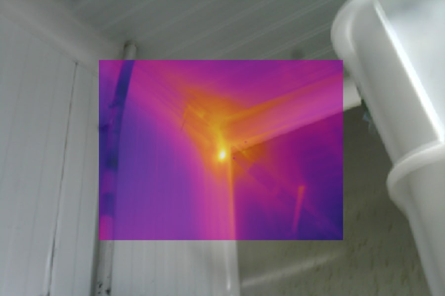 Termografía testo de una grieta en una cámara frigorífica