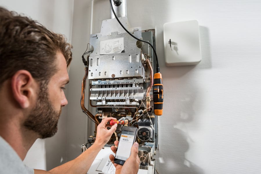 Einstellarbeiten mit dem Abgas-Analysegerät testo 330i