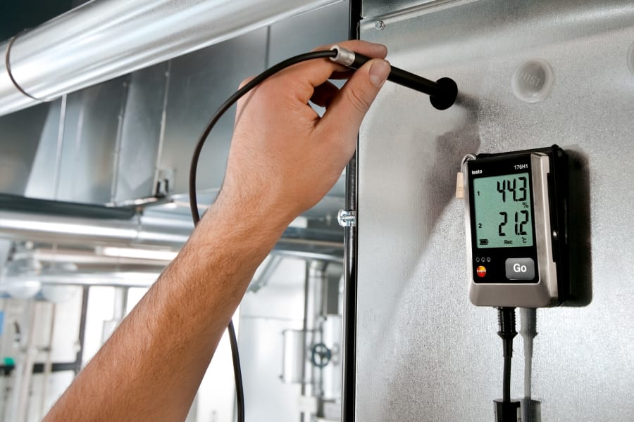 Measuring humidity in walls with Testo Data Loggers