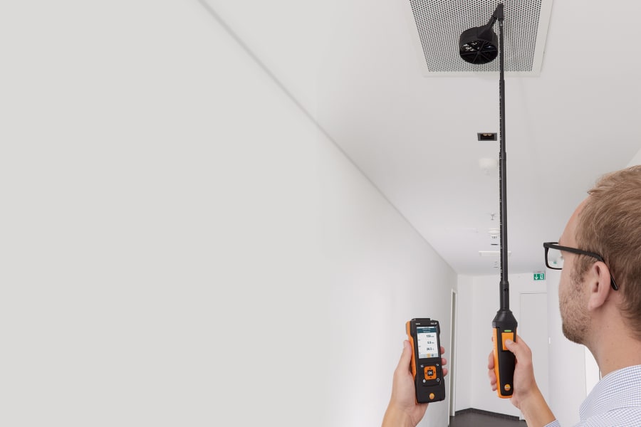 Measure flows at the outlet with testo 440 multifunction measuring instrument