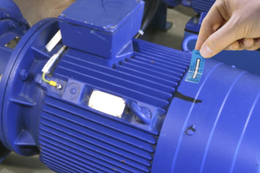 Temperature measurement strips: engine application