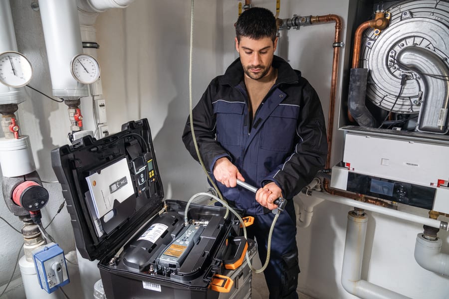 Gas pipe testing with the testo 324 leakage measuring meter