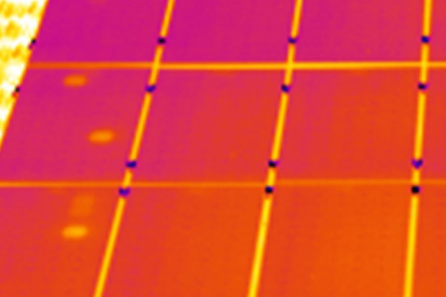 Points chauds d'image thermique sur l´installation solaire
