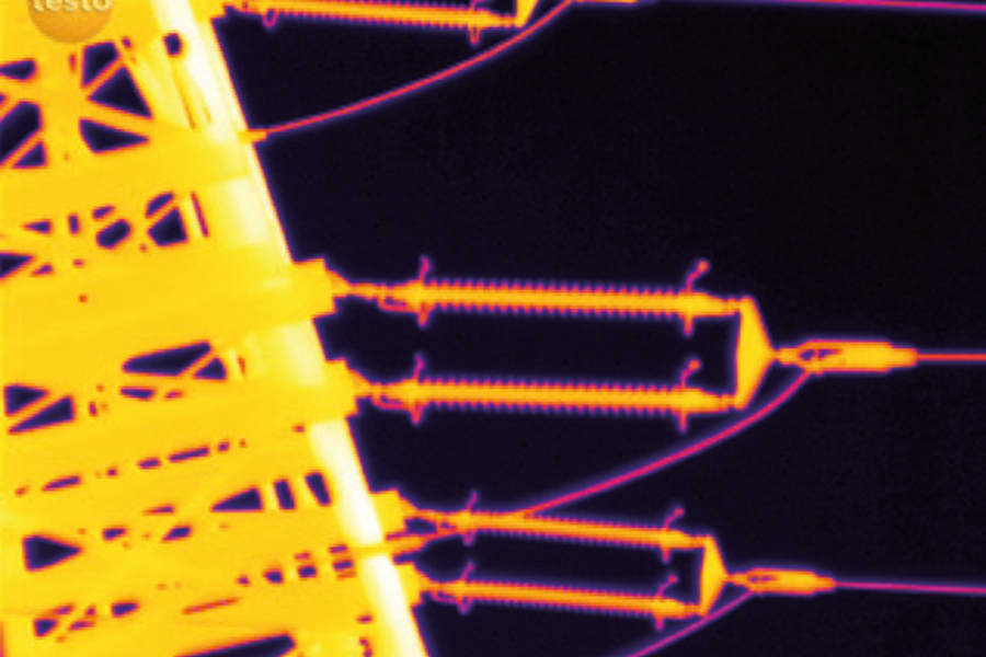 Thermal image of the current loop on a dead-end tower