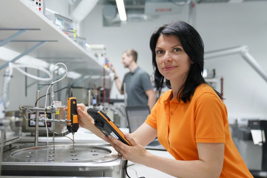 Calibration of temperature probe in thermodynamic laboratory