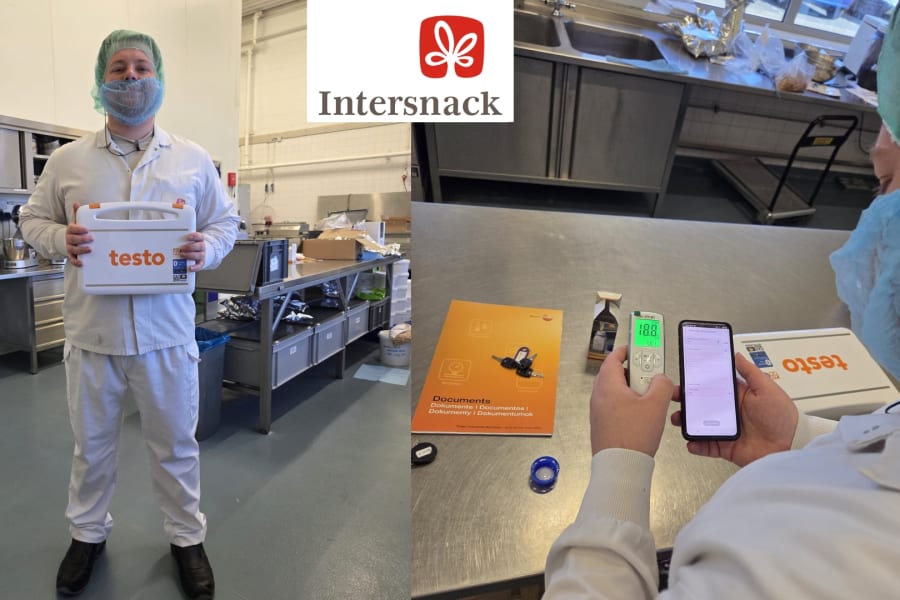 Medewerkers bij de friteuse met meetinstrumenten