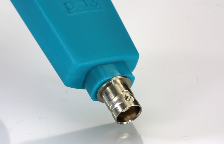 Detalle conector BNC en el pHmetro testo 206 pH3
