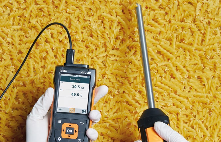 Humidity measurements in bulk materials with robust humidity probe and testo 440