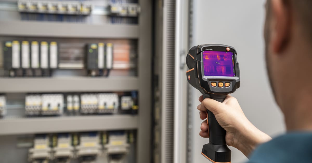 Electrical thermography: safely inspecting switch cabinets | Testo