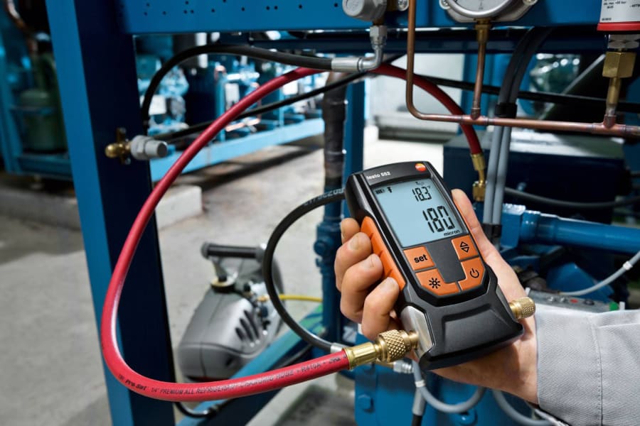 Vacuum gauge for safe evacuation Testo ME for Environment