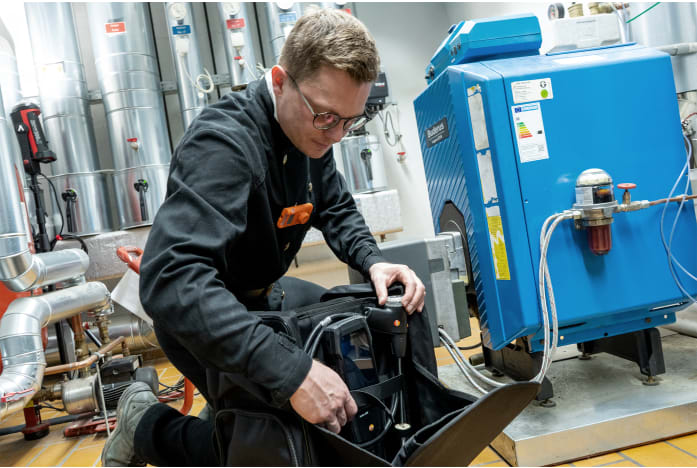 Abgasmessger&auml;t testo 300 SE mit Schornsteinfeger-Rucksack von RESS