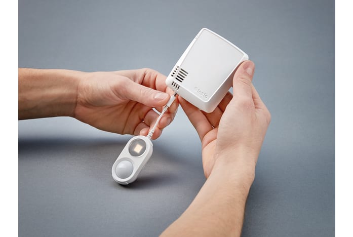 Lux and UV probe for monitoring light-sensitive exhibition objects
