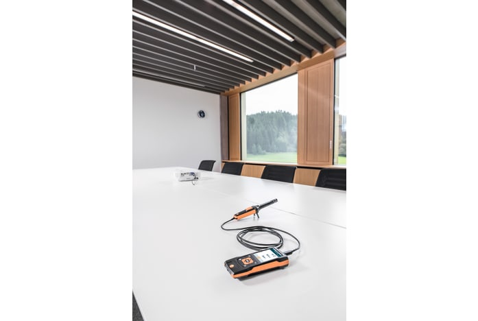 Measure CO2 concentration for assessing indoor air quality with CO2 probe and testo 440