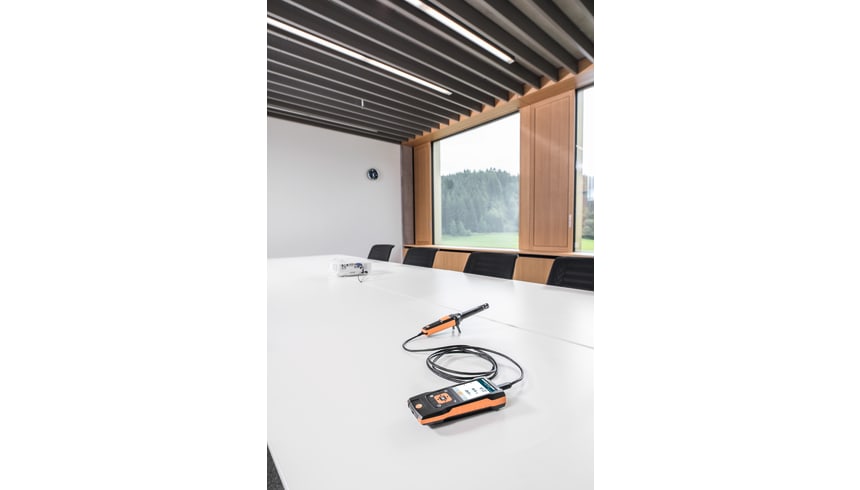 Measure CO2 concentration for assessing indoor air quality with CO2 probe and testo 440