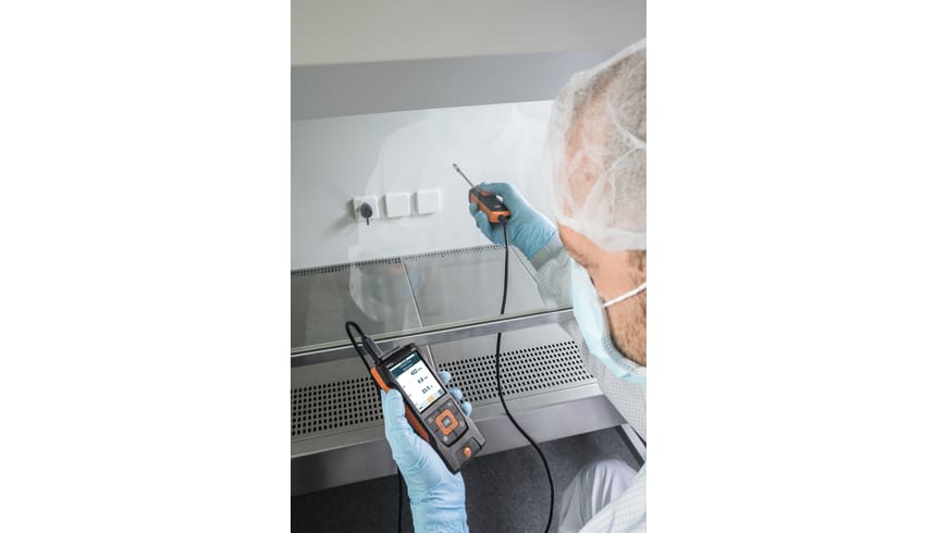 Volumetric flow measurement in fume cupboards with fume cupboard probe and testo 440