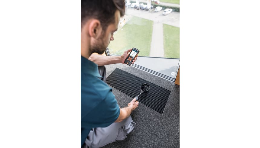 Volumetric flow measurement at  at ventilation grilles with vane probe (&Oslash; 100 mm) and testo 440