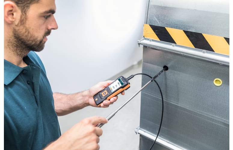 Volumetric flow measurement in ventilation ducts with hot wire probe and testo 440