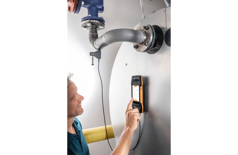 Application pipe wrap probe with NTC temperature sensor