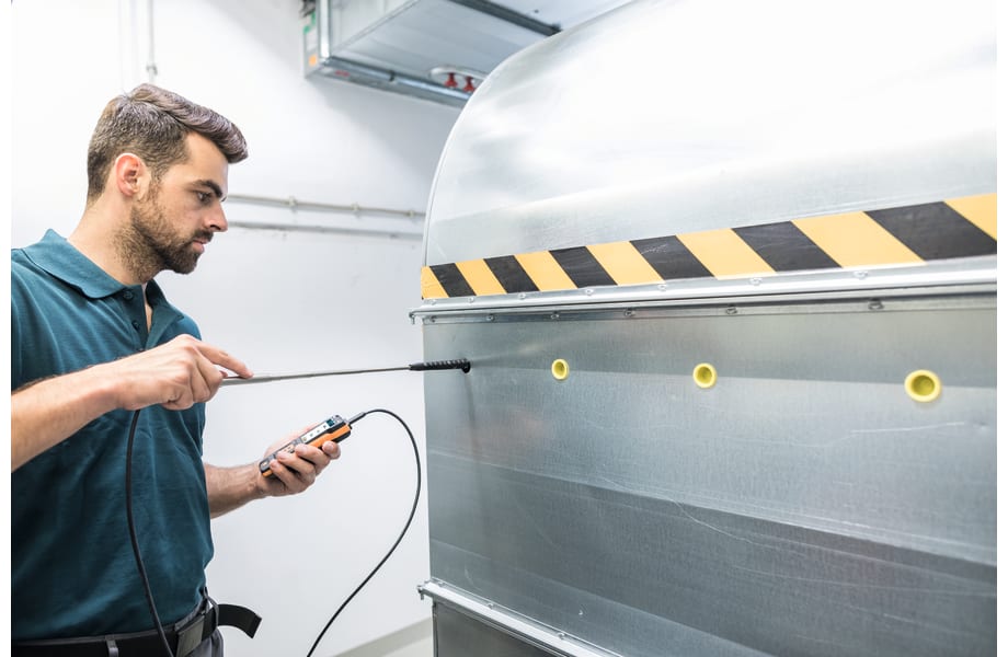 Medici&oacute;n de caudal  volum&eacute;trico en scanales de ventilaci&oacute;n con sonda de molinete (&Oslash; 16 mm) y testo 440