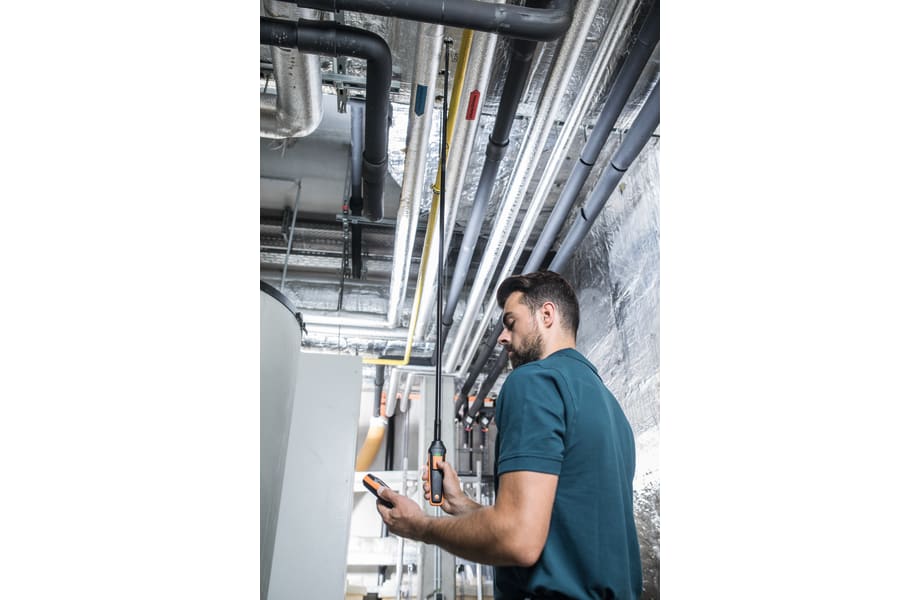 Medici&oacute;n de caudal  volum&eacute;trico en scanales de ventilaci&oacute;n con sonda de hilo caliente  y testo 440