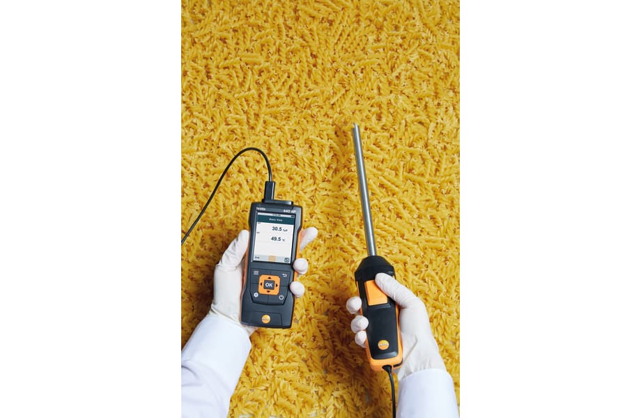 Mesures  de l&rsquo;humidit&eacute; dans les mat&eacute;riaux en vrac avec sonde d&rsquo;humidit&eacute; robuste et testo 440