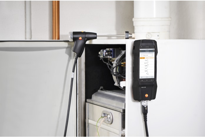 testo 300 flue gas analyzer (O2, CO up to 4,000 ppm)