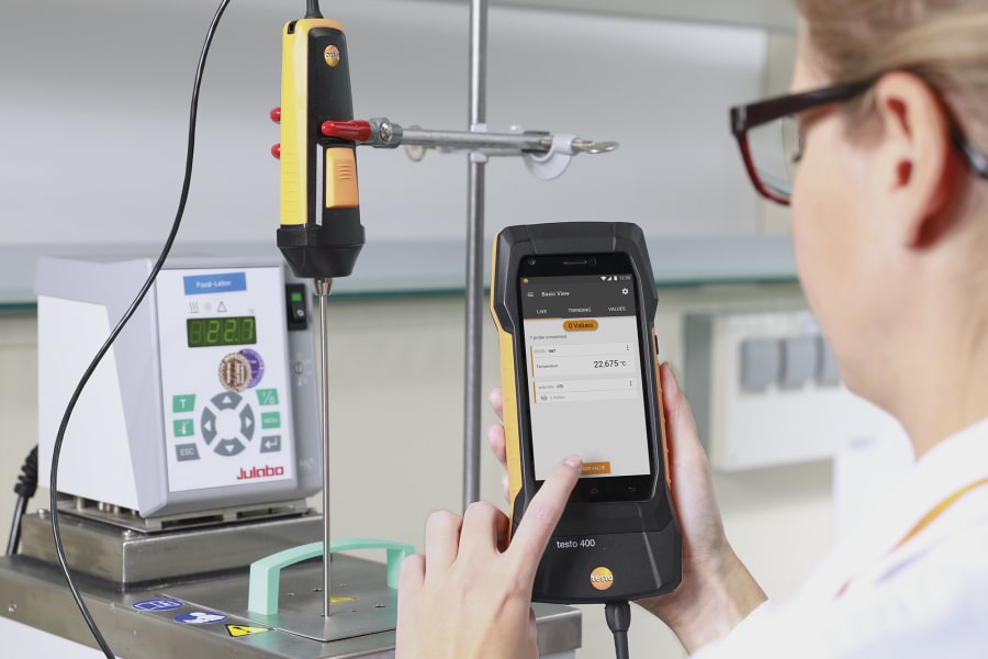 Hochpräzise Temperaturmessung mit dem testo 400