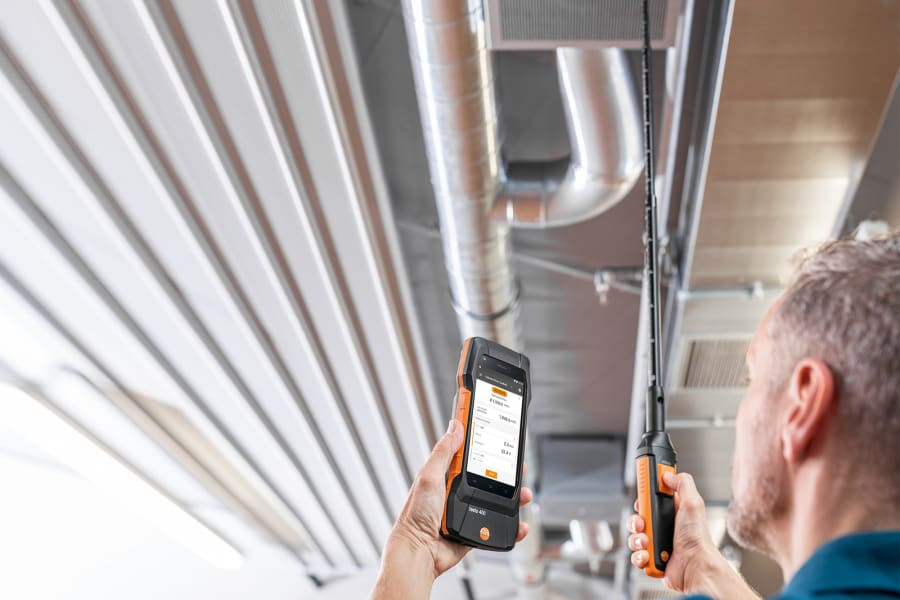 Outlet measurement with the testo 400 and extendable telescope