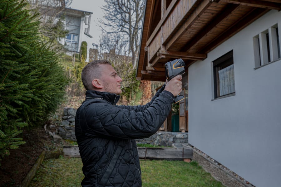 Caméra thermique utilisée pour la thermographie des bâtiments