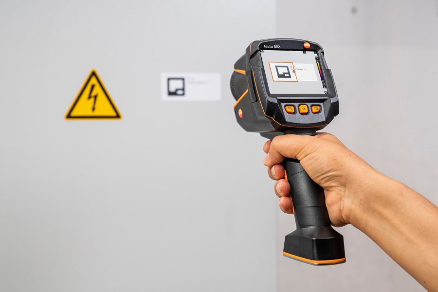 Cámara termográfica testo 883 con tecnología SiteRecognition