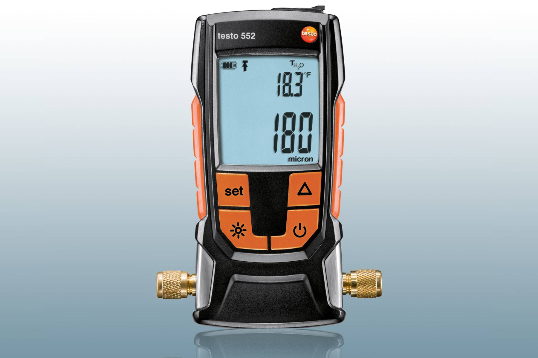 Evakuierung einer Kalteanlage mit Vakuum Messgerat testo 552 Testo SE Co. KGaA